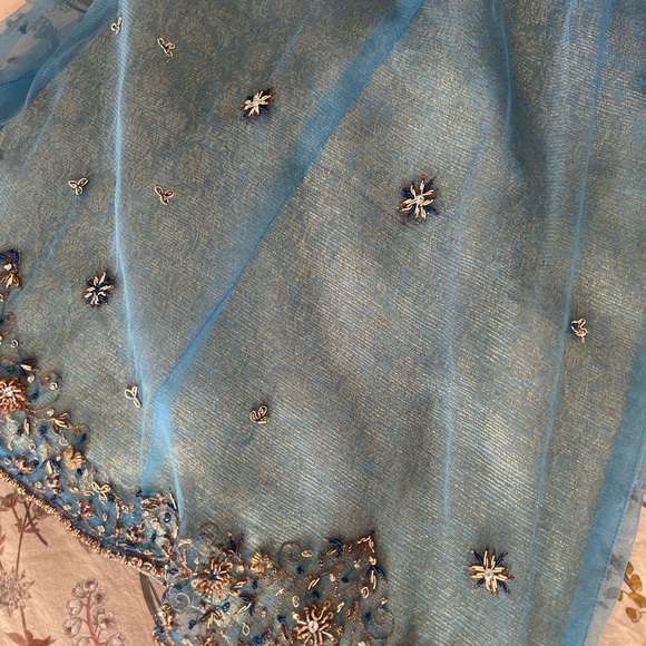 Stunning blue sari Indian dress - Picture 4 of 4